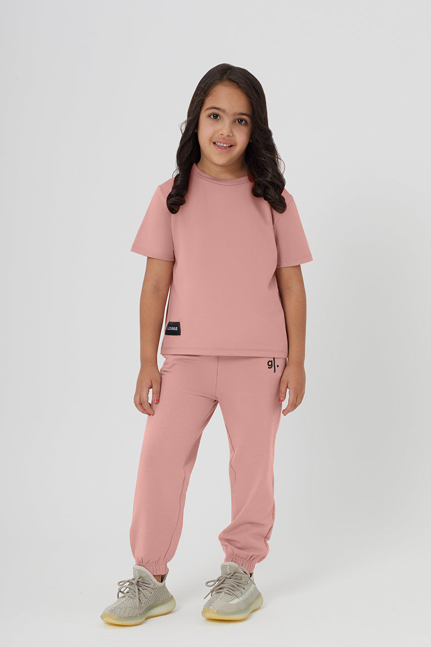 #color_feminine pink