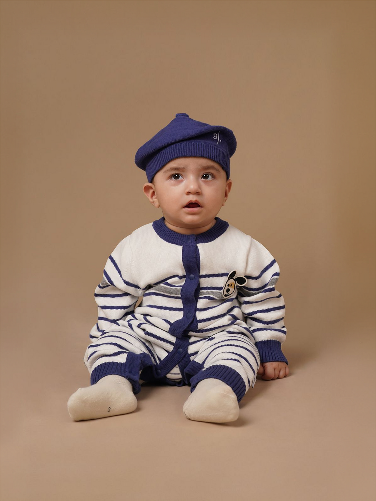 #color_white / navy